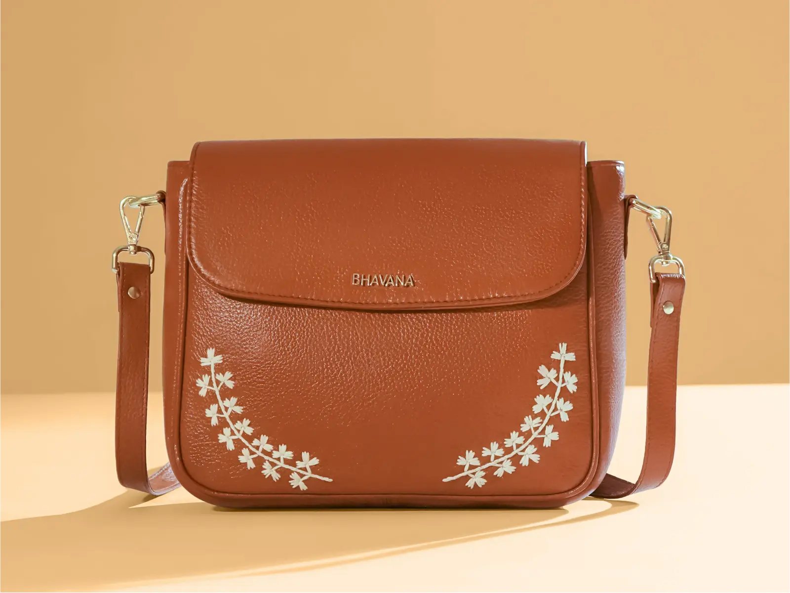 Inarah sling bag smoothie cognac01